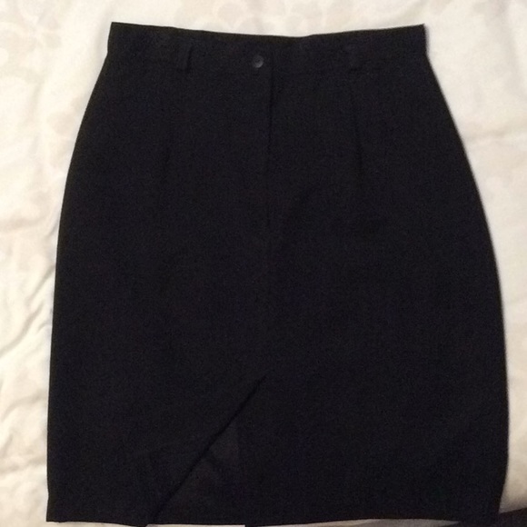 Black lined knee length skirt - Picture 2 of 5